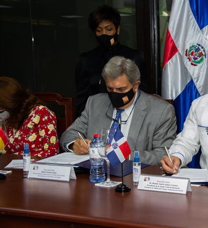 JCE firma convenio con la Universidad de Alcalá Máster Internacional en...