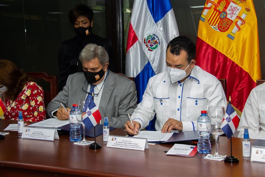 JCE firma convenio con la Universidad de Alcalá Máster Internacional en Gestión Universitaria