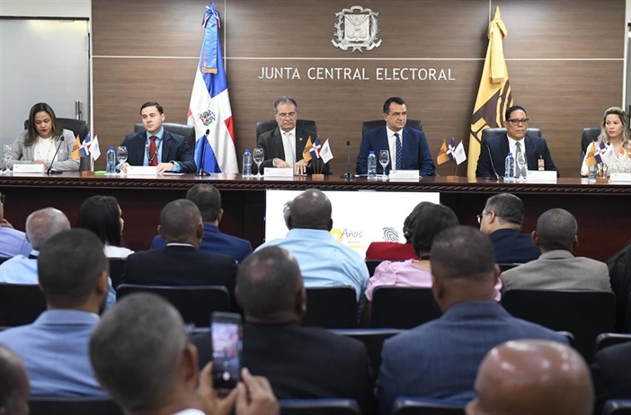 JCE gradúa a 1,364 integrantes de JE en 1er. Diplomado