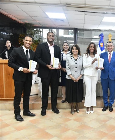 IESPEC, brazo académico de la JCE, reconoce a estudiantes...