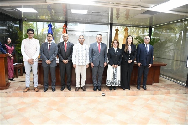 JCE-IESPEC celebra conferencia sobre el Sistema Electoral de la India